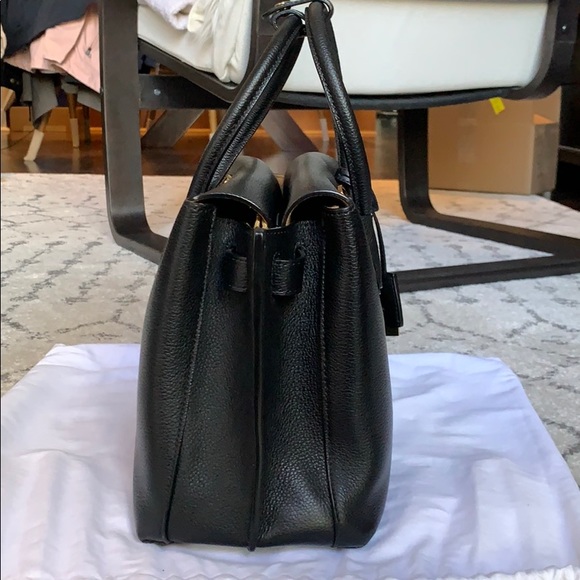 MCM Milla Medium Tote in Grained Leather - Picture 4 of 10